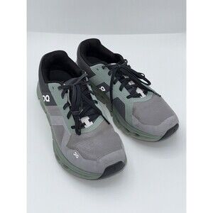 OnCloudrunner in a grey and green colorway Size Men’s 7 women’s 8-8.5
